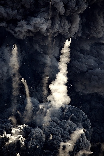 tumblr_lx99l30R8l1qh2sh4o1_500.jpg 427×640 pixels #explosion