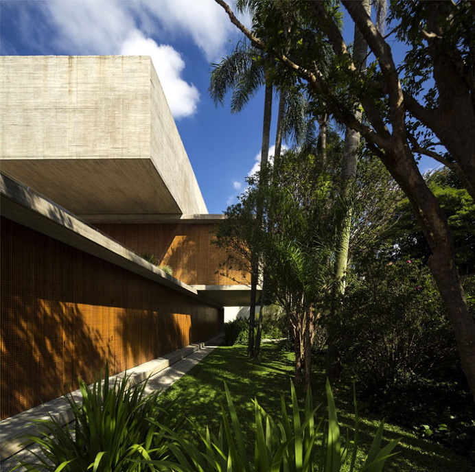 Minimalist P House Made Of Concrete and Wood -#architecture, #house, #home, home, architecture