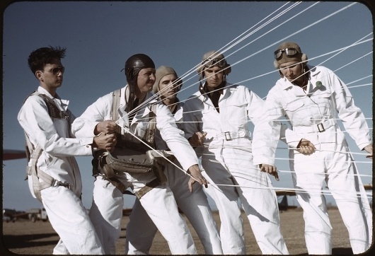14 Rare Color Photos From the FSA-OWI | PDN Photo of the Day #rothstein #1942 #class #arthur #parachute