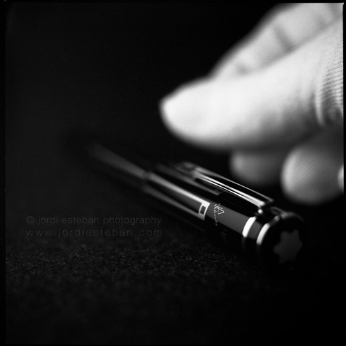 Compass of the aesthetic sense | Flickr: Intercambio de fotos #white #montblanc #black #minimalism #jordi #esteban #thomas #photography #mann #and