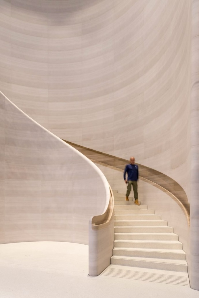 Foster Partners opens "one of our greenest Apple spaces" in Singapore