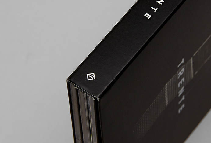 Audiogram by Philippe Gauthier and DeuxHuitHuit #red #stationary #branding