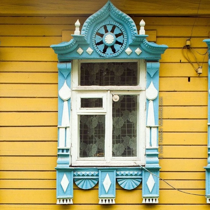 Ivan Khafizov Captures The Beauty of Russian Hand-Carved Wooden Window Frames