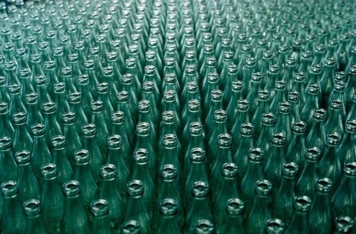 tumblr_li5tspxBAJ1qz7lxdo1_500.jpg (JPEG Image, 500 × 329 pixels) #many #photography #bottles #lots #layout