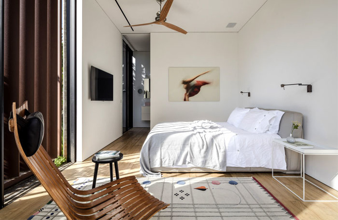 Afeka House Amaze with Corten Steel Shading System - InteriorZine