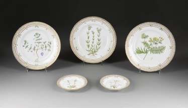 FIVE PLATES 'FLORA DANICA' Denmark, Royal Copenhagen, 1970s #porcelain
