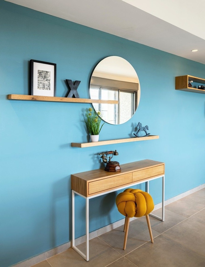 White Bricks - Blue Wall Apartment / EN Studio 5