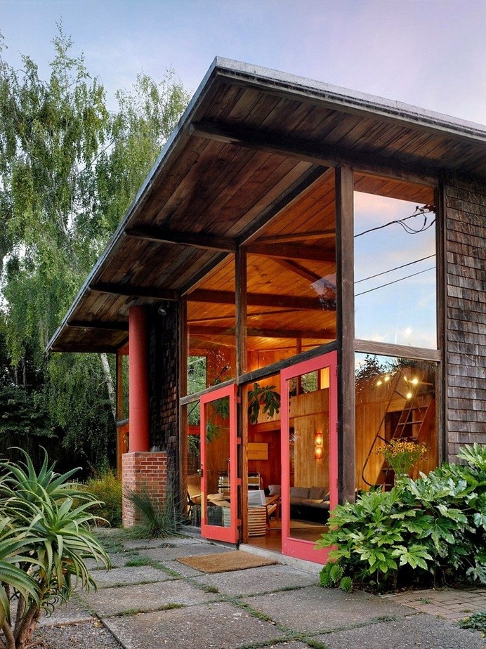 A Mill Valley House Made of Red Cedar and Glass