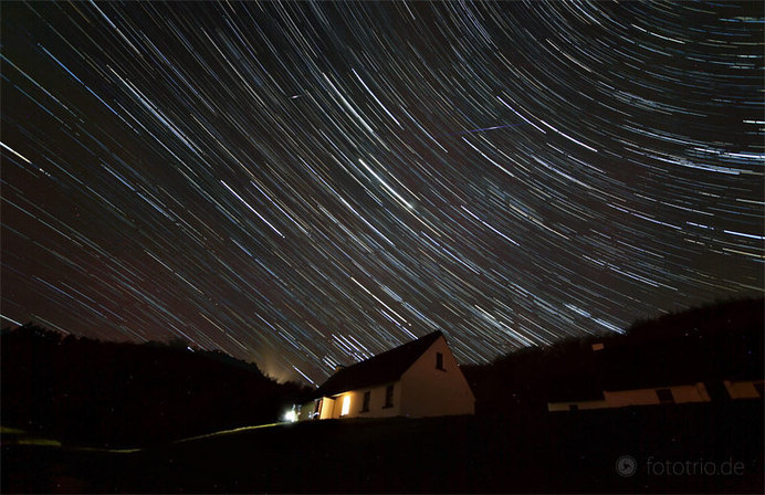 An hour Irish night sky as a long exposure with meteors. www.fototrio.de/astronomie #shooting #sky #meteors #ireland #astronomy #exposure #stick #stars #photography #long #trails