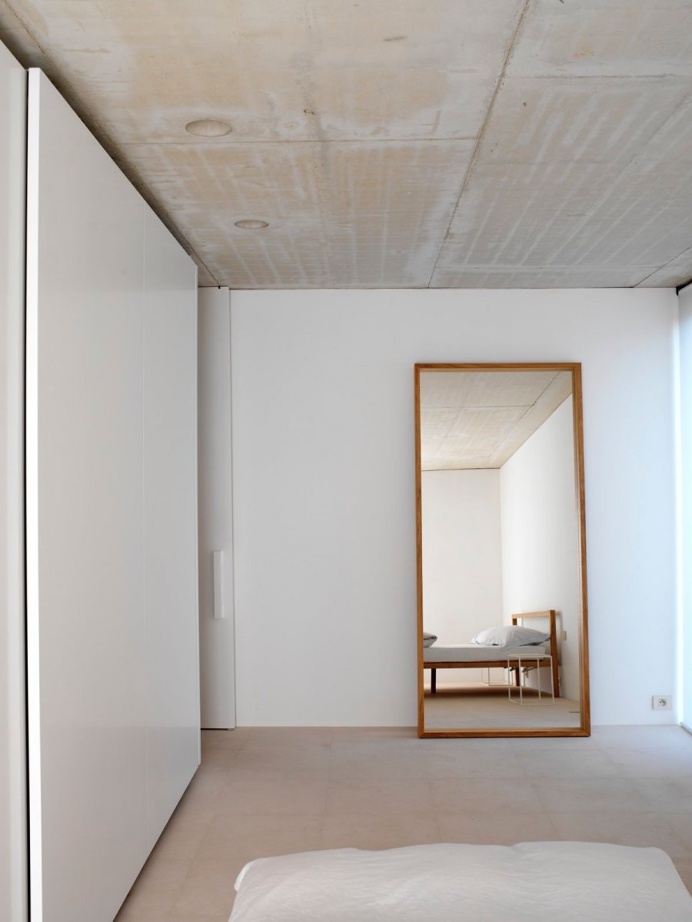 Minimal bedroom. House with Office by Hans Verstuyft Architecten. #bedroom #concreteceiling #modern