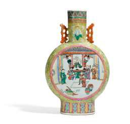 Large pilgrim bottle with Roman scenes #porcelain