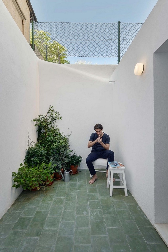 Bica do Sapato Apartment / Arriba Studio