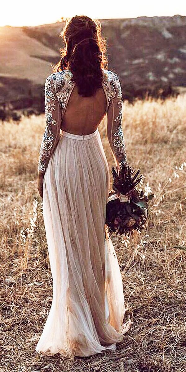 Lace back wedding dresses are timeless, classic and preciosity. Such backs are the most favorite among brides.