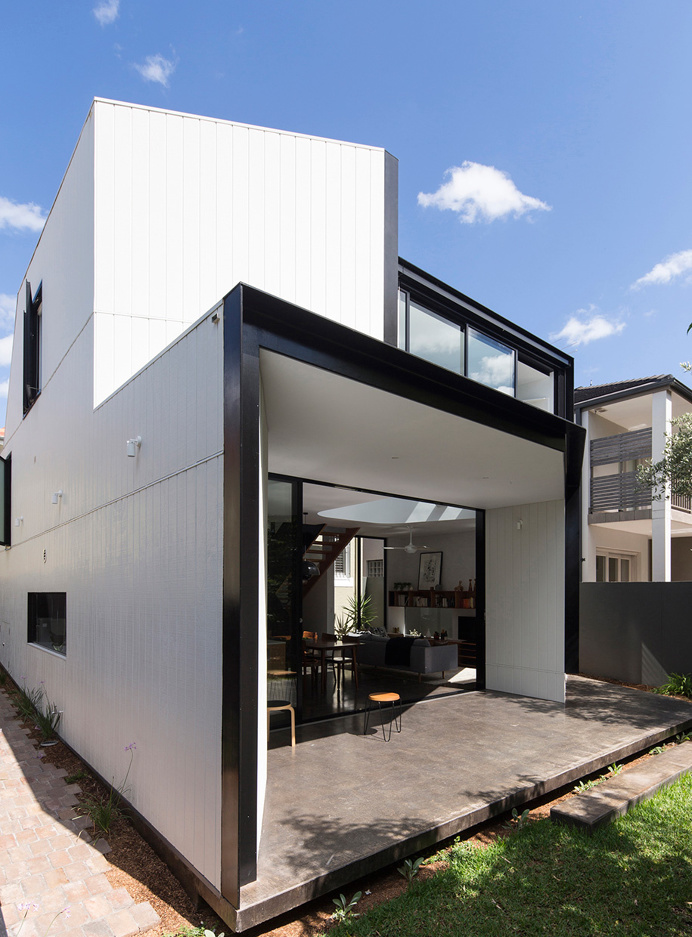 Unfurled House by Christopher Polly Architect