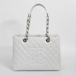 CHANEL exclusive shoulder bag