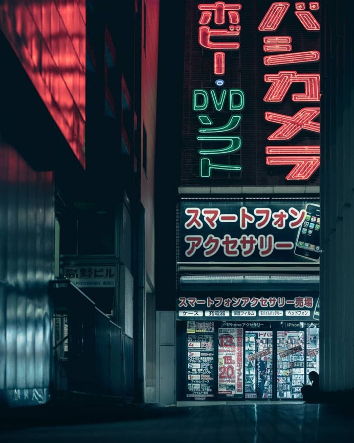 Cinematic Street Photography in Tokyo by Jack Rangooni