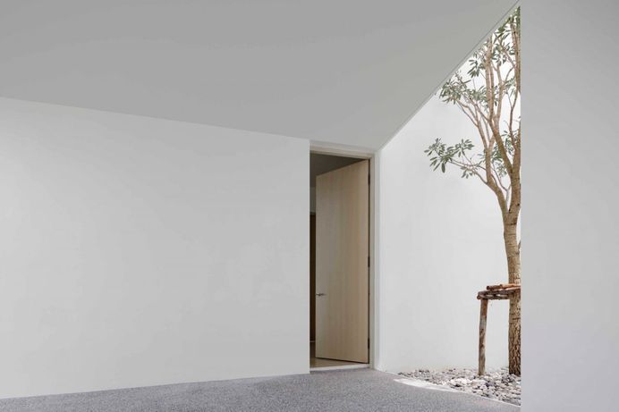 Porch with pebble garden. White Box by Ayutt and Associates design. © Soopakorn Srisakul and Ayutt Mahasom. #porch
