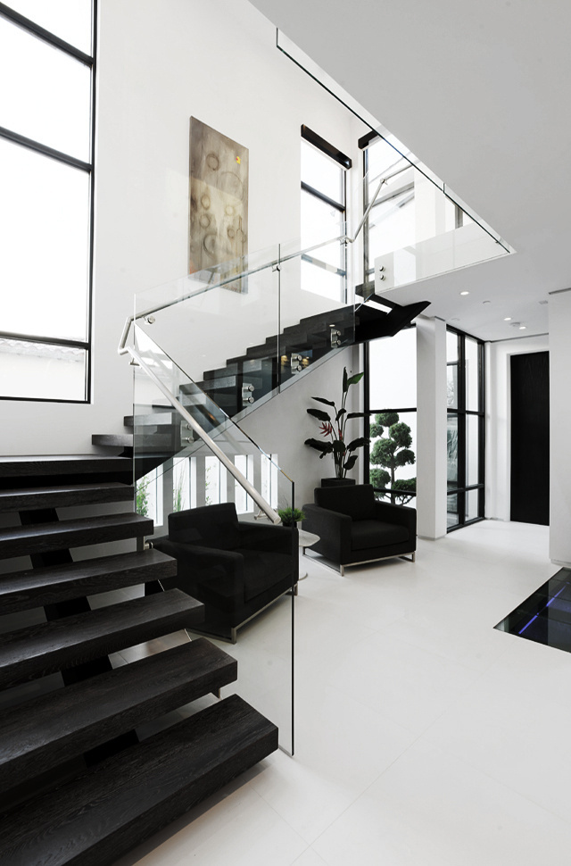 l u x e #inspiration #stairs #architecture #black