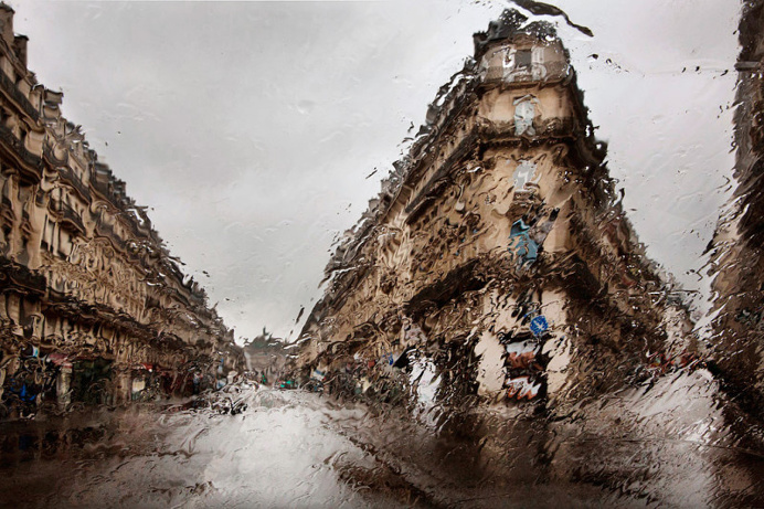 Beautiful Paris Photo in The Rain by Christophe Jacrot #paris #BeautyPhoto