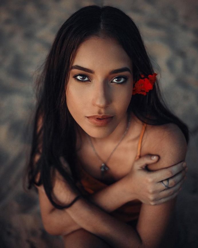 Lifestyle Female Portrait Photography by Christian Luna Manso