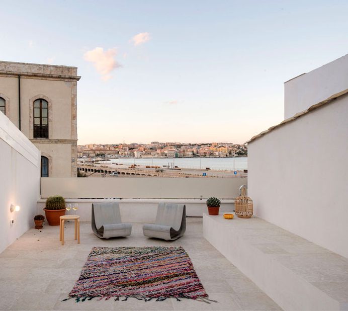 House in Sicily Renewed with Sophisticated Simplicity and Traditional Materials