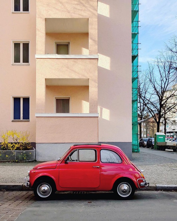 #facadesandcars: Stunning Street Photography by Gregor Klar