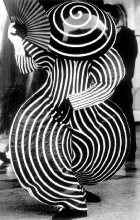 kvetchlandia: Uncredited Photographer   Oskar Schlemmer's "Das Triadische Ballet,"   Stuttgart, Germany    1922 #white #spiral #dance #black #photography #strange #vintage #and #fan