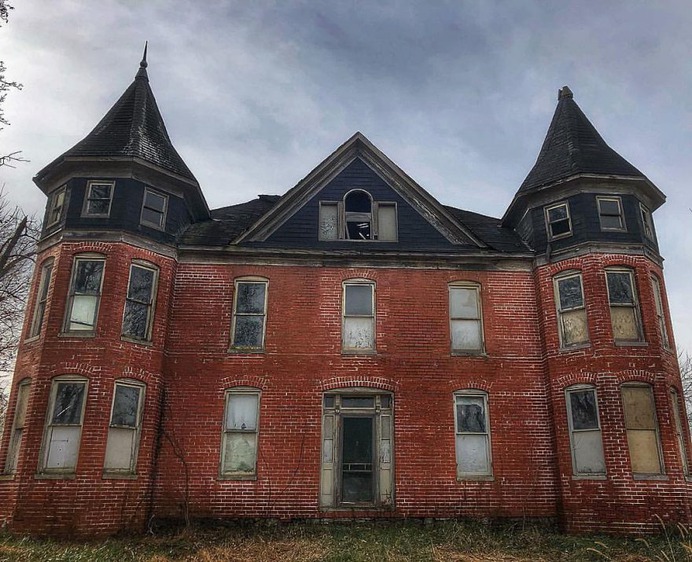 Abandoned America: Mesmerising Photographs of Decaying Buildings