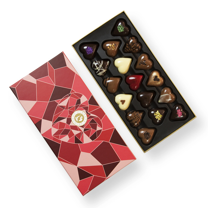 #belgium #love #hearts #pralines #belgianchocolate #artdeco #chocolate #packaging