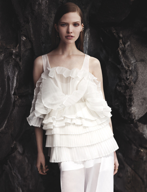 Sasha Luss by Josh Olins for Vogue China #model #girl #ashion #photography #fashion