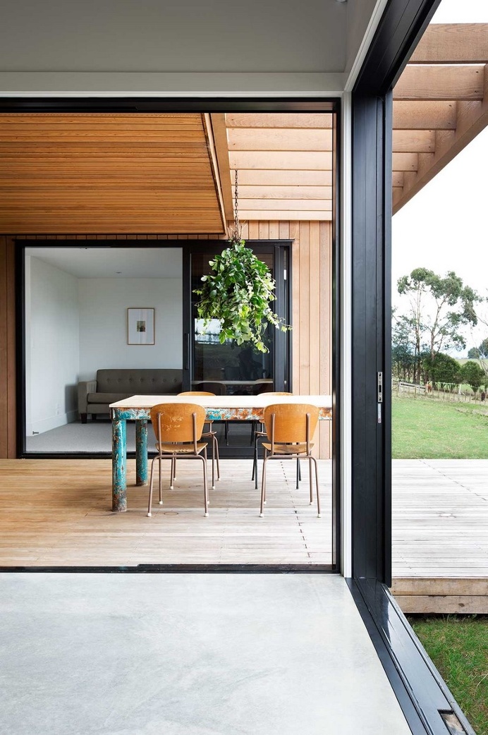 Modern Barn Form – Innovative Black Barn by Red Architecture