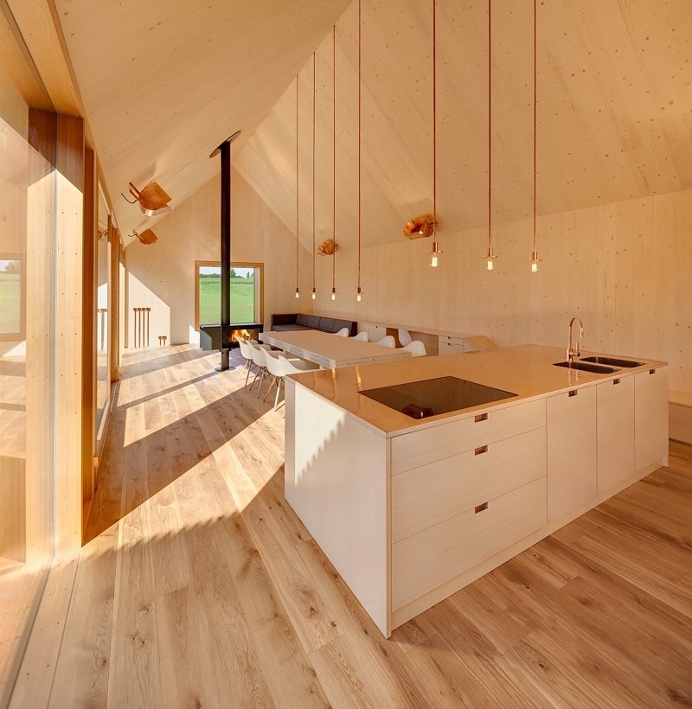 Wohnhaus aus Holz: wooden-frame house