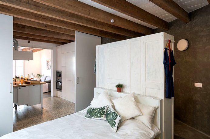 Apartment Refurbishment in Barcelona by Habitan Studio - InteriorZine
