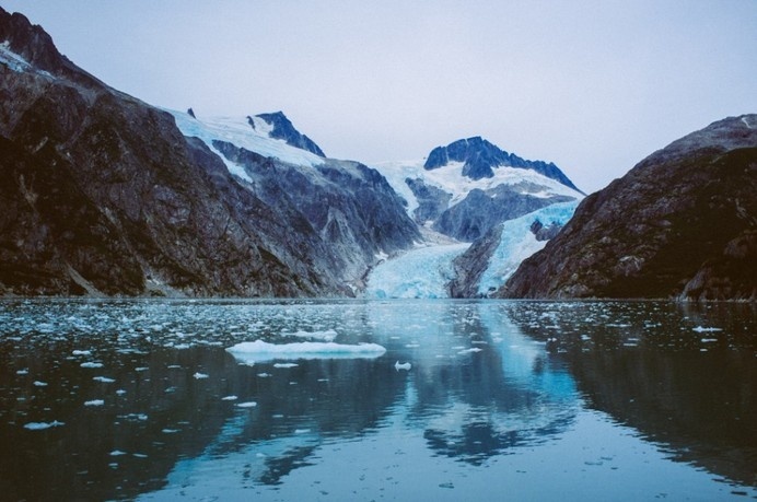 T H E D I G G E S T . C O M #lake #ice #mountains #snow