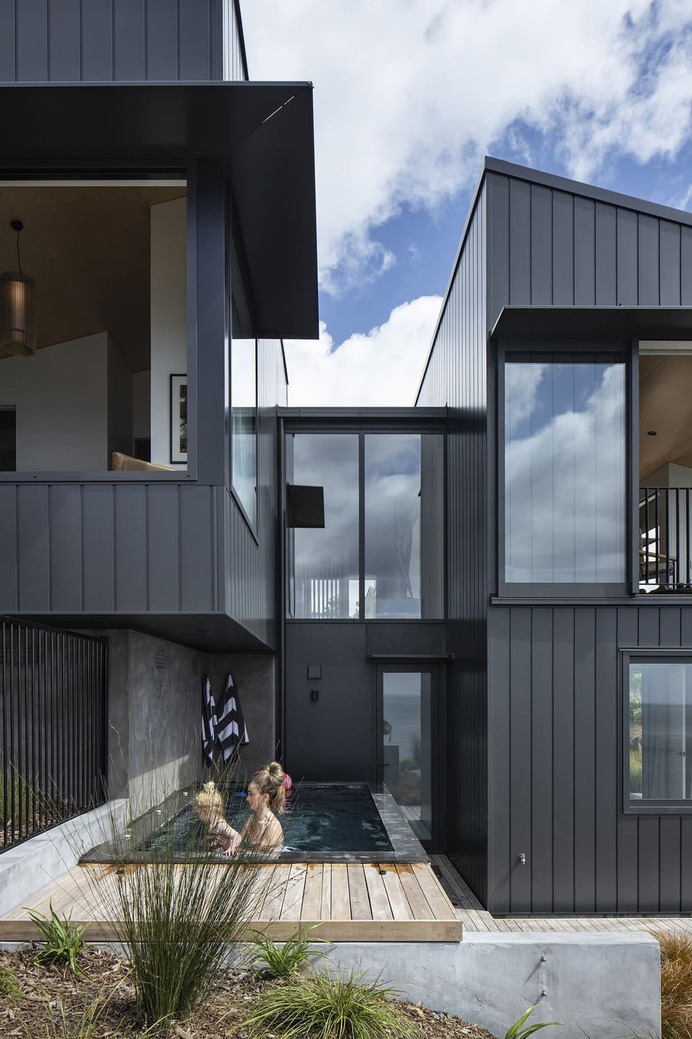 Reef House by Strachan Group Architects