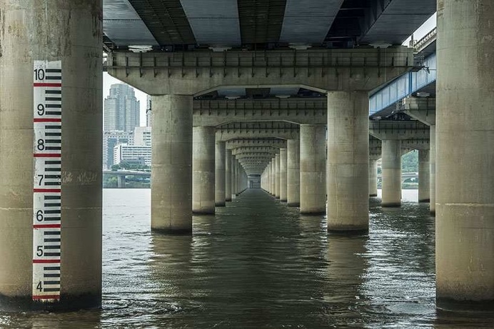 Manuel Alvarez Diestro Captures Stunning Photos of Seoul's Bridges
