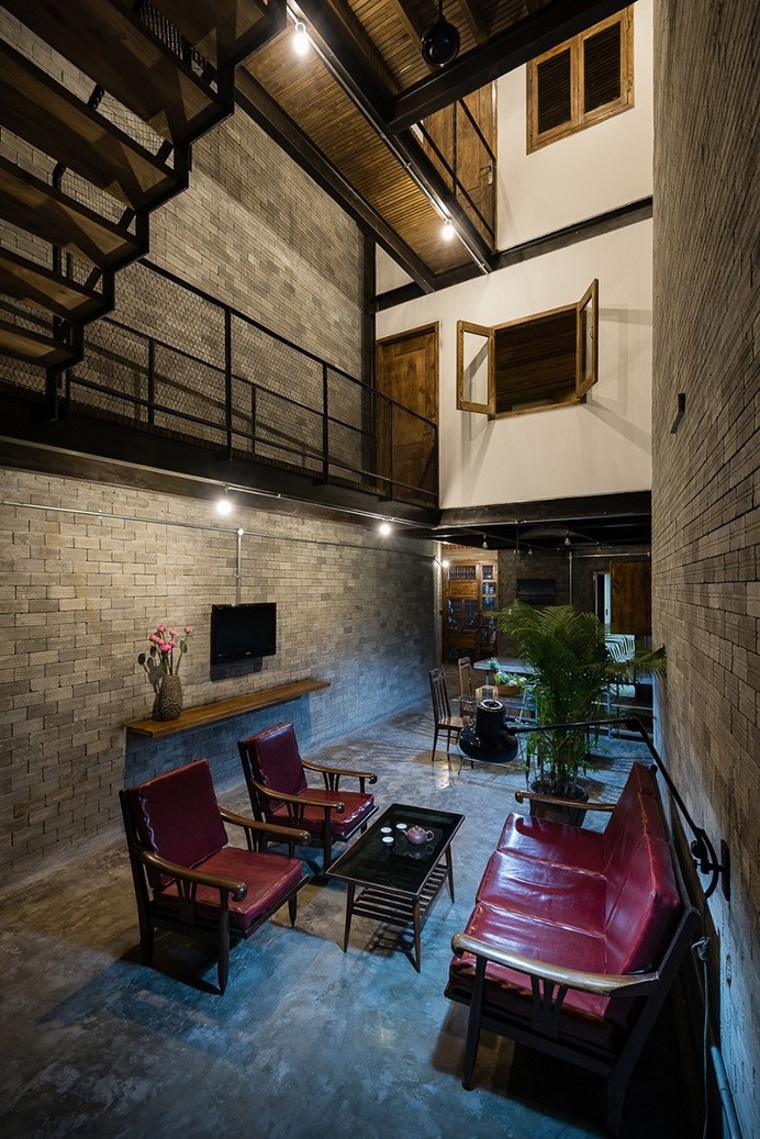 Vietnamese House Designed for a Buddhist Family