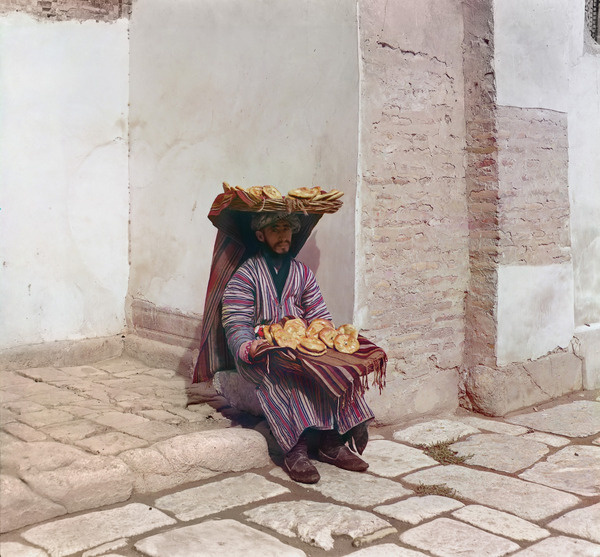 colourofearth:Flat breads vendor. Russia, Samarkand, 1911. #breads