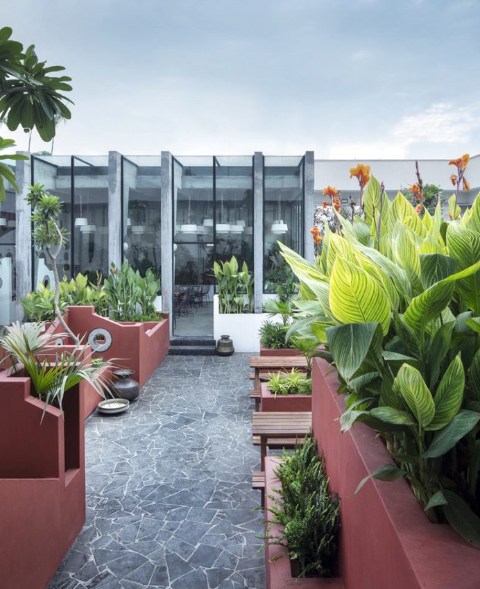 The Village Cafe / Portal 92