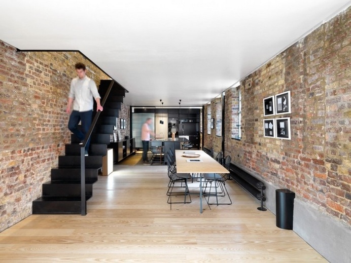 Roman Road Gallery – Renovation of a House Connected to an Art Gallery