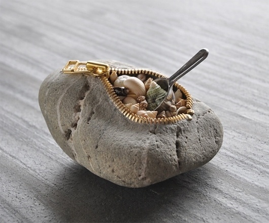 Google Reader (5) #zipper #stone