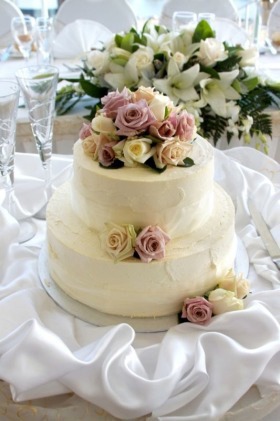Round two tier wedding cake,