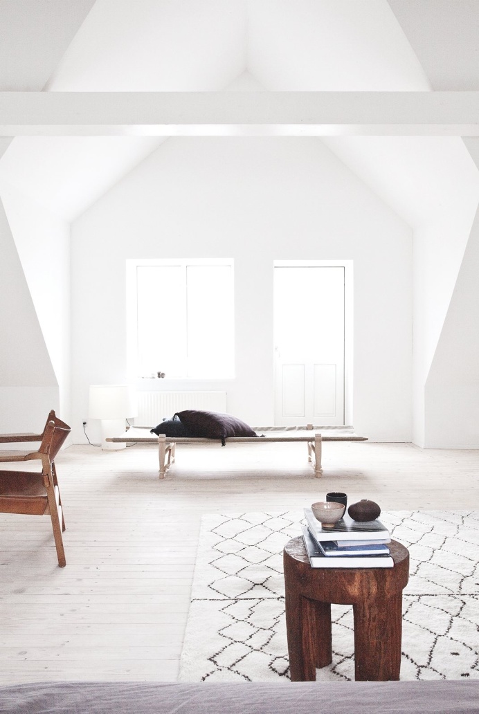 Bright #attic with #gableddormer. #VedbaekHouseIII by #NormArchitects. #dormer #dormerwindow #scandinavian #scandinavianattic #woodenfloor #