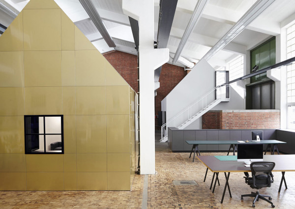 An Old Metal Workshop Becomes A New Studio Photo #interior #design #decor #deco #decoration