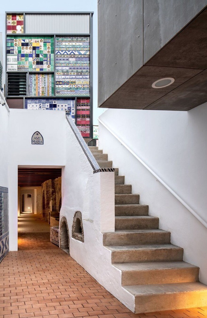 Hotel and Restaurant in Pottery Factory Montalván in Triana, Seville