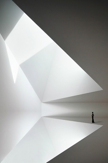 radel_brunecky.jpg 470 × 707 Pixel #person #white #room