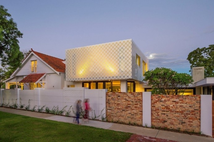 Old Workers Cottage in Australia Transformed Into Modern Family Home #cottage #architecture #residence #modern