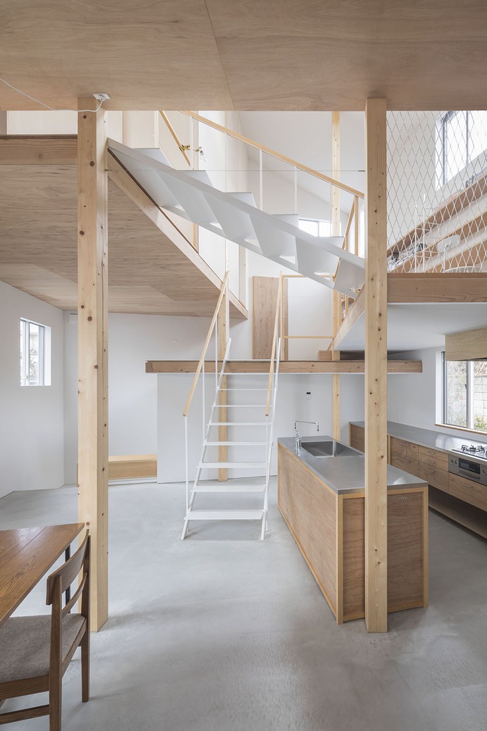 House in Hakuraku by Tato Architects