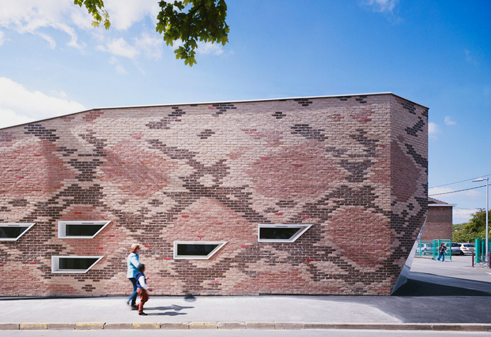 d'houndt+bajart clads school canteen in snakeskin brickwork #skin #snake