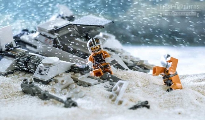 Benedek Lampert Recreates Star Wars Scenes With Legos